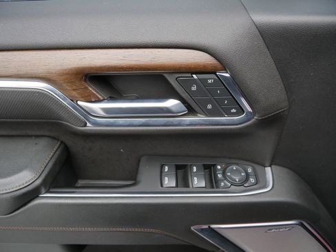 Used 2024 Chevrolet Silverado 2500 High Country w/ Technology Package image 18