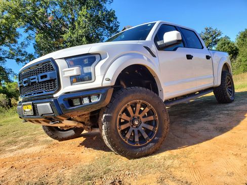 Used 2018 Ford F150 Raptor w/ Equipment Group 801A Mid image 3
