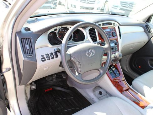 Used 2005 Toyota Highlander Limited image 12