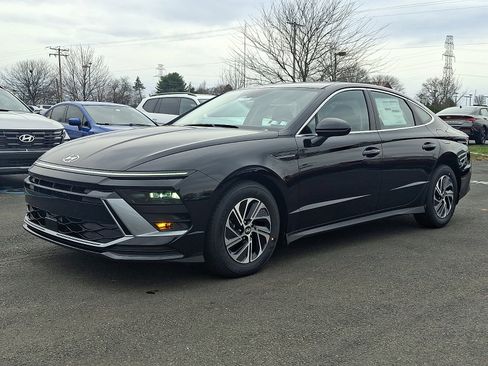 New 2026 Hyundai Sonata Blue FWD image 2