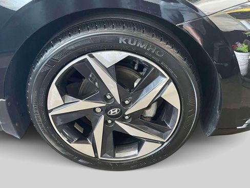 Used 2023 Hyundai Elantra Limited FWD image 11