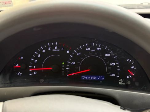 Used 2011 Toyota Camry LE image 9