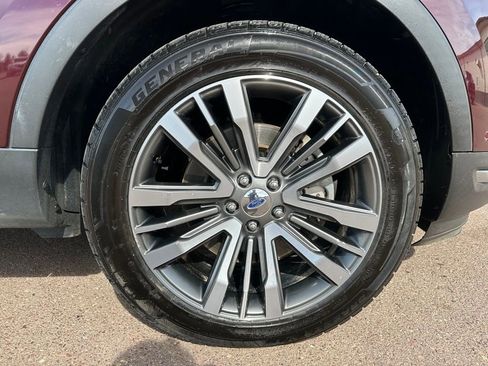 Used 2018 Ford Explorer Platinum image 41