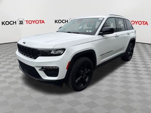 Used 2023 Jeep Grand Cherokee Limited w/ Black Appearance Package AWD/4WD image 3