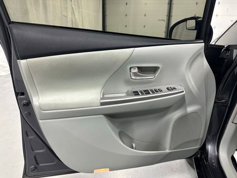 Used 2012 Toyota Prius V Three FWD image 8