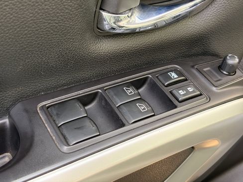 Used 2021 Nissan Titan SV w/ SV Convenience Package AWD/4WD image 18