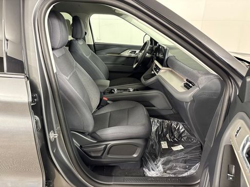 New 2026 Ford Explorer Active RWD image 5