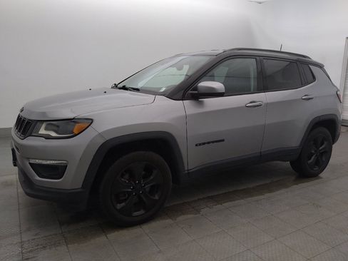 Used 2018 Jeep Compass Latitude w/ Popular Equipment Group AWD/4WD image 2