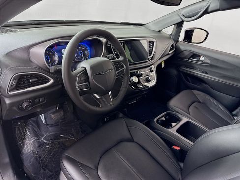 New 2026 Chrysler Pacifica Select FWD image 3