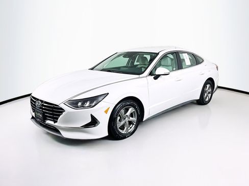 Used 2023 Hyundai Sonata SE image 3