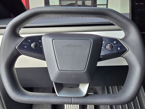 Used 2024 Tesla Cybertruck AWD Crew Cab image 30