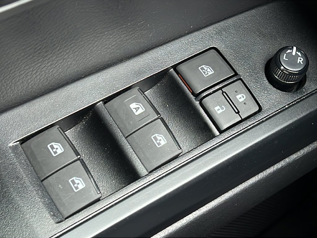 Used 2023 Toyota Tacoma SR AWD/4WD image 17