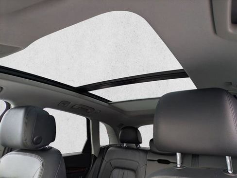 Used 2018 Audi Q5 2.0T Premium Plus w/ Premium Plus Package image 17