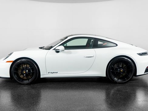 Used 2025 Porsche 911 Carrera 4 GTS image 16