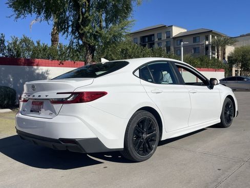 Used 2025 Toyota Camry SE image 2