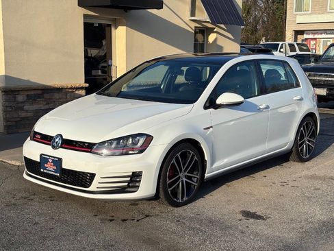 Used 2017 Volkswagen GTI SE image 1