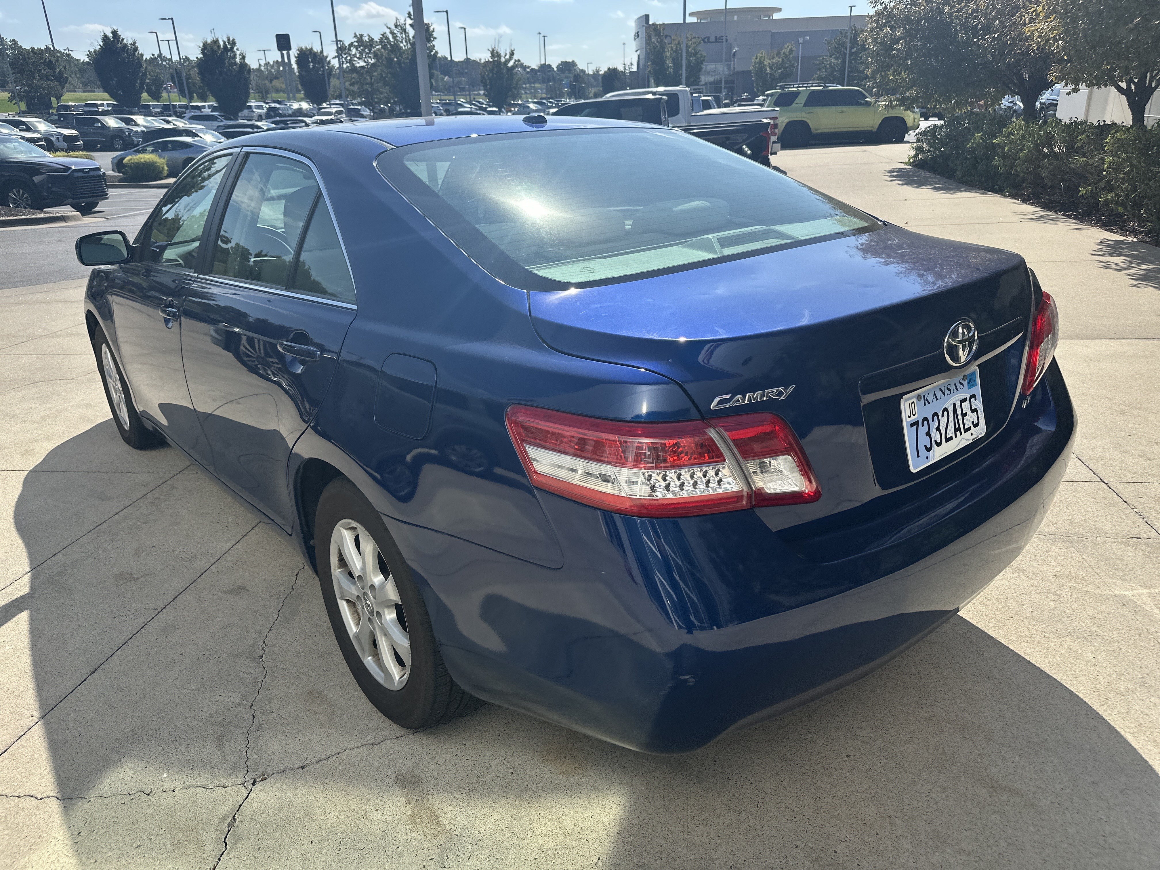 Used 2011 Toyota Camry LE w/ LE Extra-Value Pkg FWD image 5