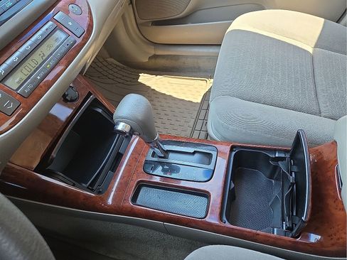 Used 2005 Toyota Camry FWD image 25