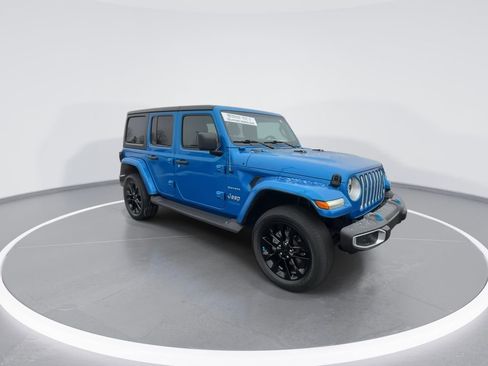 Used 2022 Jeep Wrangler Unlimited Sahara w/ Cold Weather Group image 2