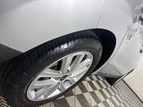 Used 2018 Kia Soul + FWD image 32