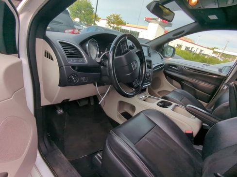 Used 2019 Dodge Grand Caravan SXT FWD image 6