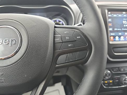 Used 2022 Jeep Cherokee Trailhawk w/ Comfort/Convenience Group AWD/4WD image 18