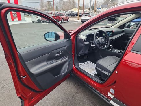 New 2026 Nissan Kicks SV image 10