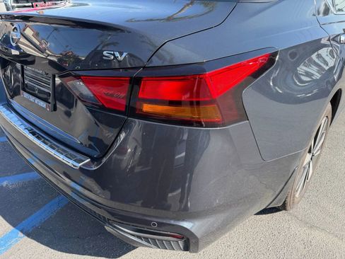 Used 2021 Nissan Altima 2.5 SV w/ SV Premium Package FWD image 9