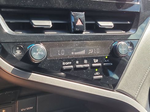 Used 2022 Toyota Camry XSE FWD image 21