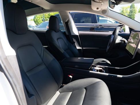 Used 2020 Tesla Model 3 Standard Range Plus RWD image 21