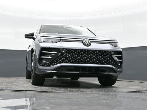 New 2026 Volkswagen Tiguan SE R-Line FWD image 26