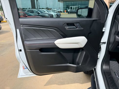 Used 2024 GMC Canyon AT4X AWD/4WD image 10