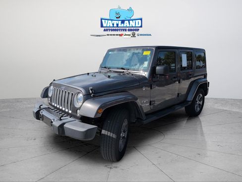 Certified 2018 Jeep Wrangler Unlimited Sahara image 32