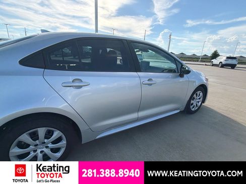 Used 2024 Toyota Corolla LE FWD image 2
