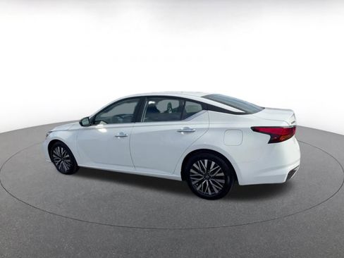 Used 2025 Nissan Altima 2.5 SV image 10