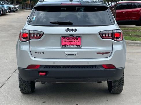 Used 2025 Jeep Compass Trailhawk AWD/4WD image 5