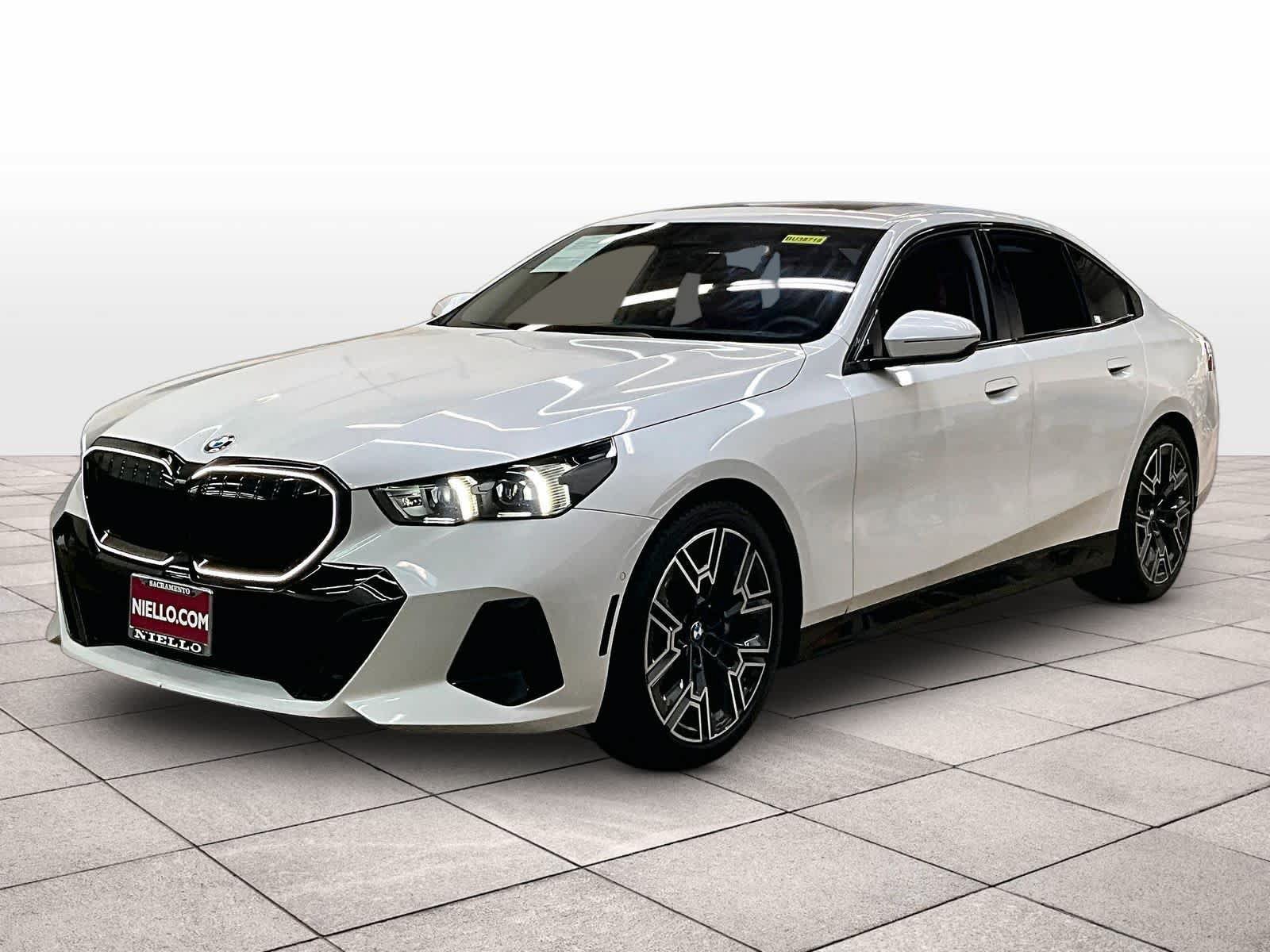 Used 2026 BMW 530i w/ M Sport Package RWD image 1