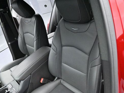 Used 2025 Cadillac XT4 Premium Luxury image 15