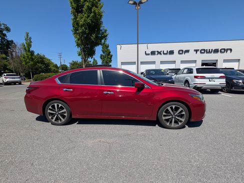 Used 2018 Nissan Altima 2.5 SR FWD image 2