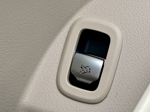 Certified 2026 Mercedes-Benz C 300 4MATIC Sedan image 34