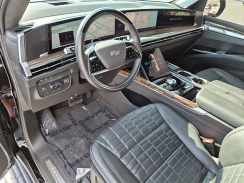 Used 2025 Cadillac Escalade Sport Platinum image 16