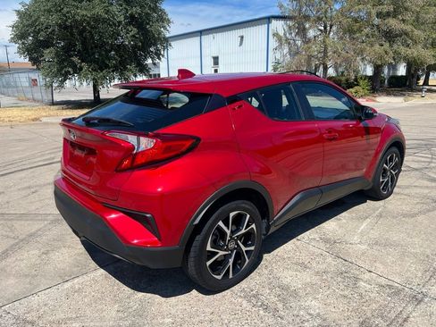 Used 2022 Toyota C-HR XLE FWD image 17