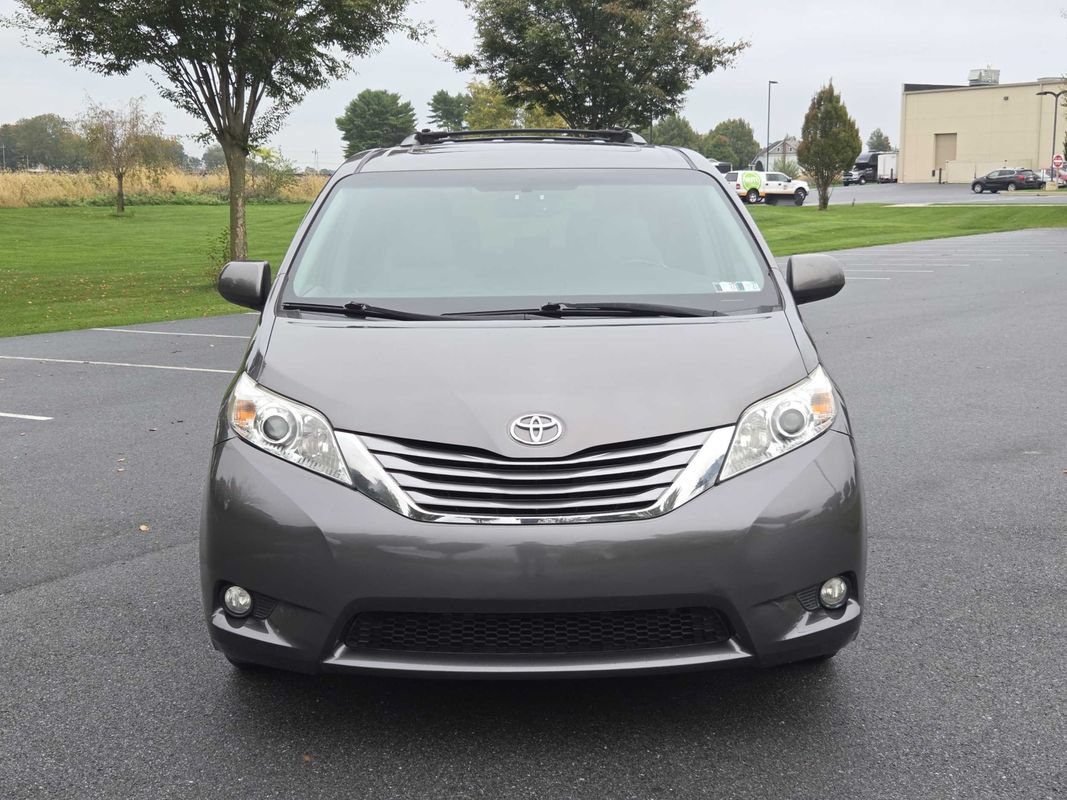 Used 2016 Toyota Sienna XLE w/ XLE Navigation Package AWD/4WD image 3