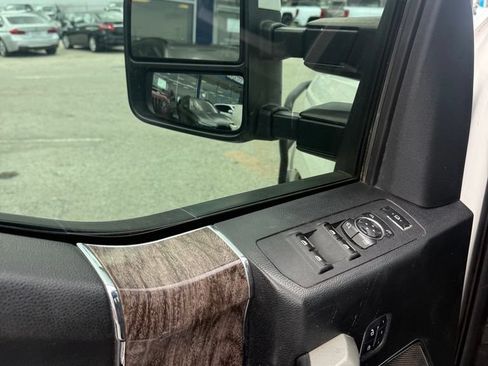 Used 2018 Ford F250 Lariat w/ Lariat Value Package AWD/4WD image 11