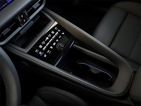 New 2025 Porsche Macan 4S Electric image 27