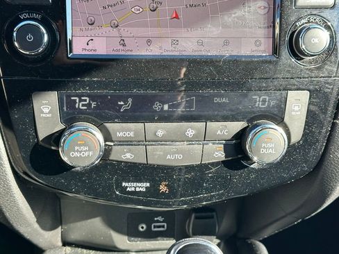 Used 2021 Nissan Rogue Sport SL w/ Premium Package image 28