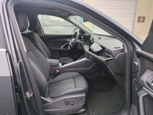 Used 2025 Audi Q5 Premium w/ Convenience Package image 29