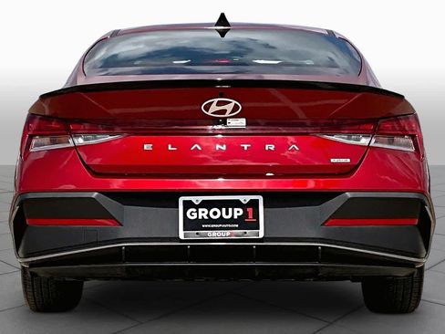 Used 2025 Hyundai Elantra SEL FWD image 5