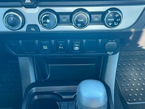 Used 2016 Toyota Tacoma SR5 image 24