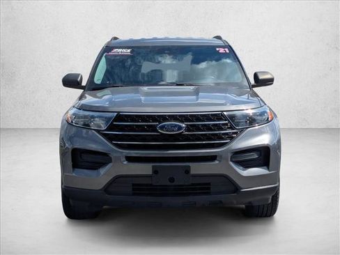 Used 2021 Ford Explorer XLT RWD image 2